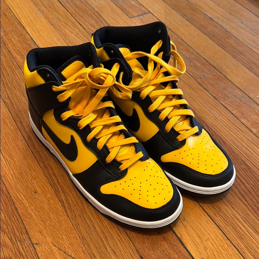 Black & Yellow High-Top Men's Sneakers - Nike Style